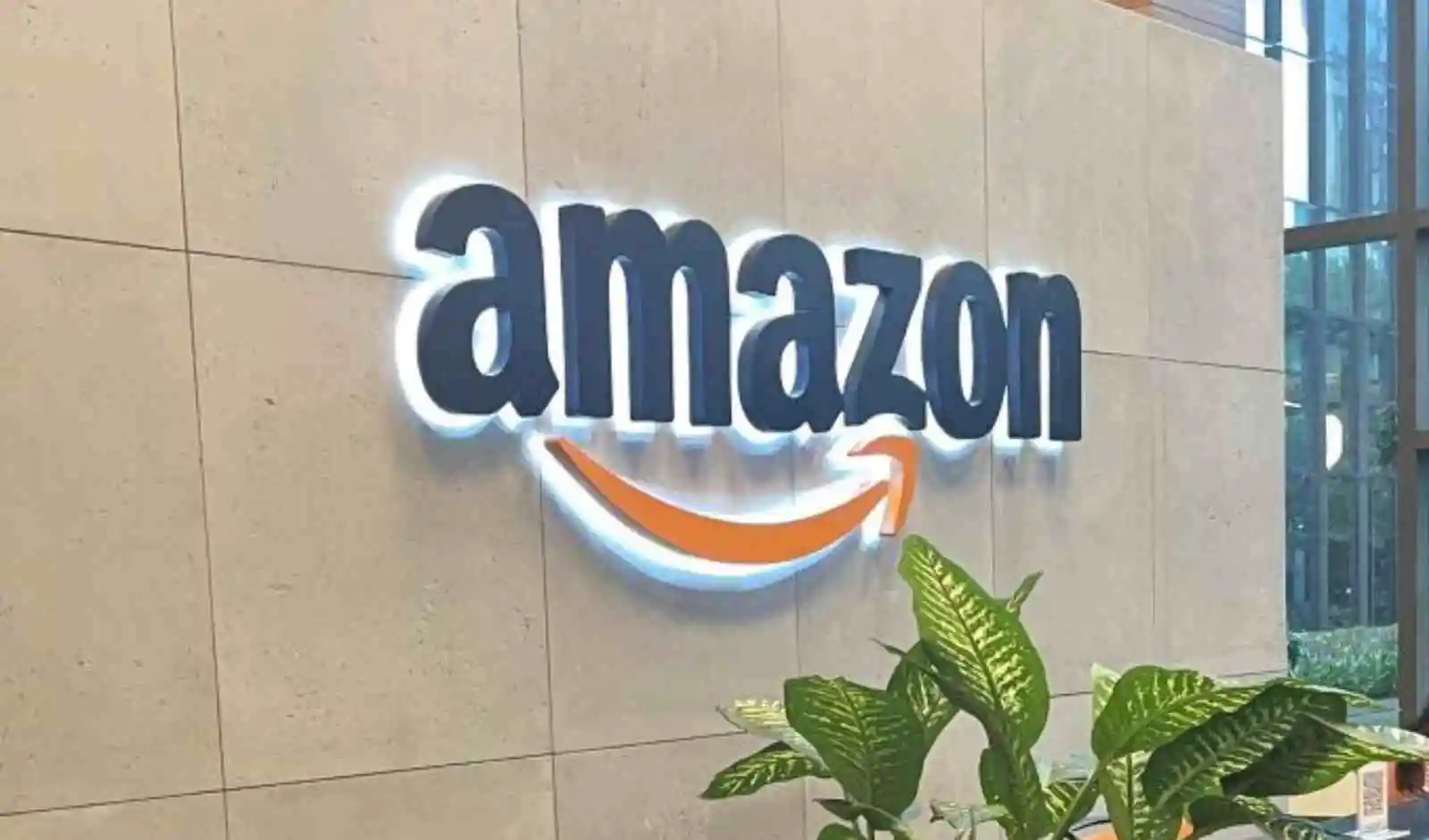 Amazon Draws 38 Crore Shoppers in Just 48 Hours, Smartphones Dominate Sales
