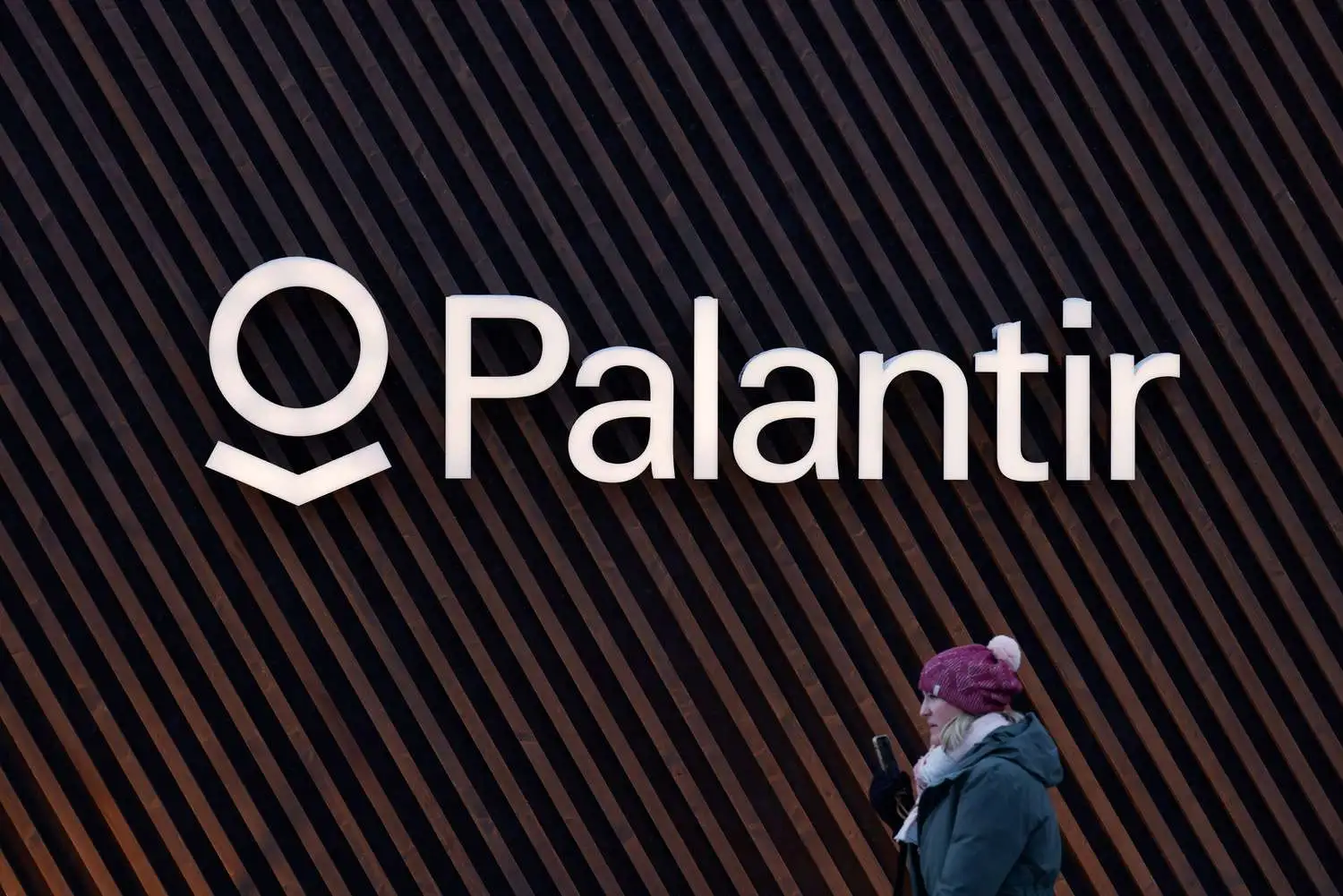 Palantir Expects Strong Q4 Revenue Boost Fueled by Surging AI Software Demand
