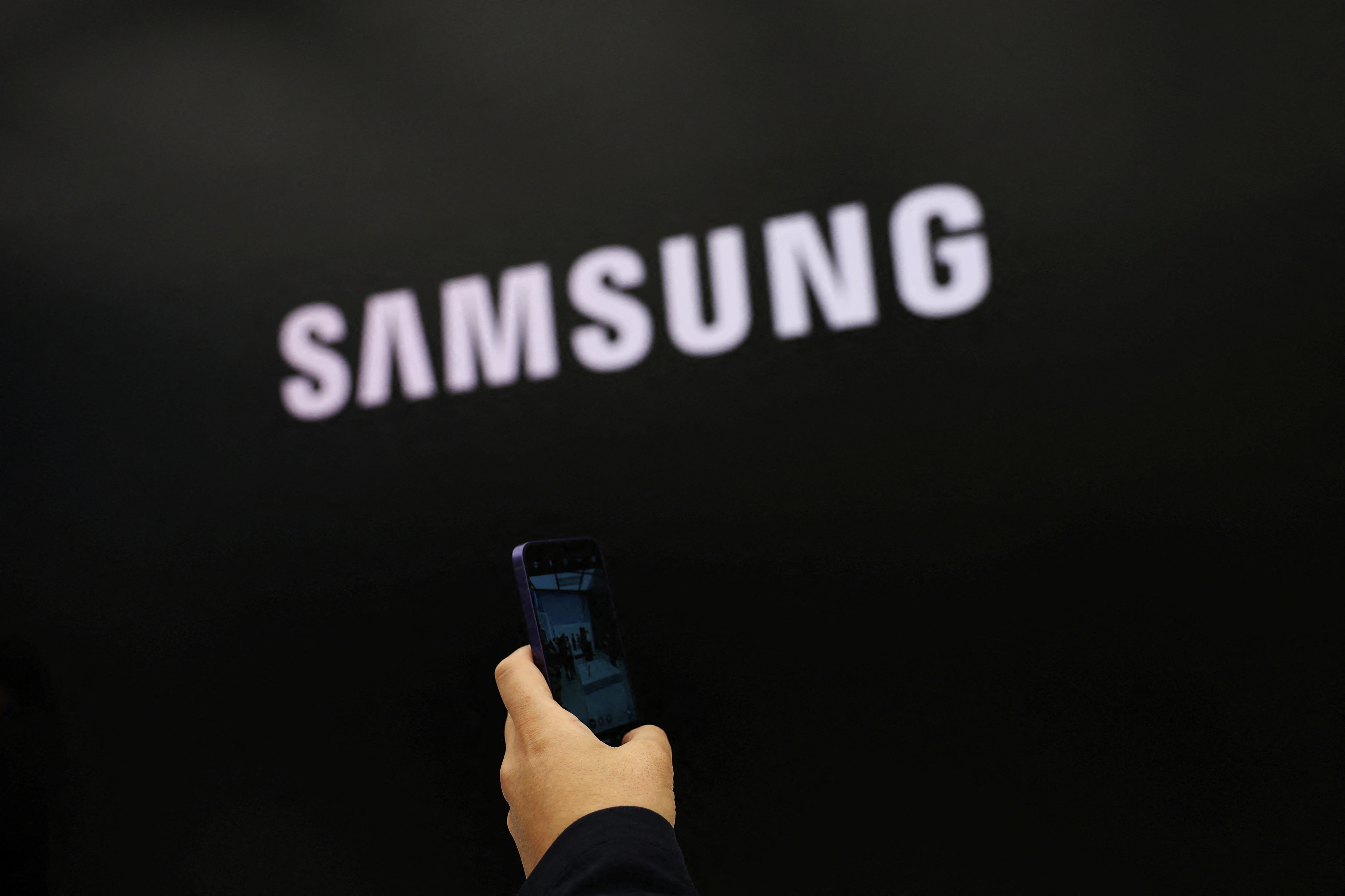 Samsung Heirs Plan $1.2 Billion Stake Sale as Shares Hit Record High