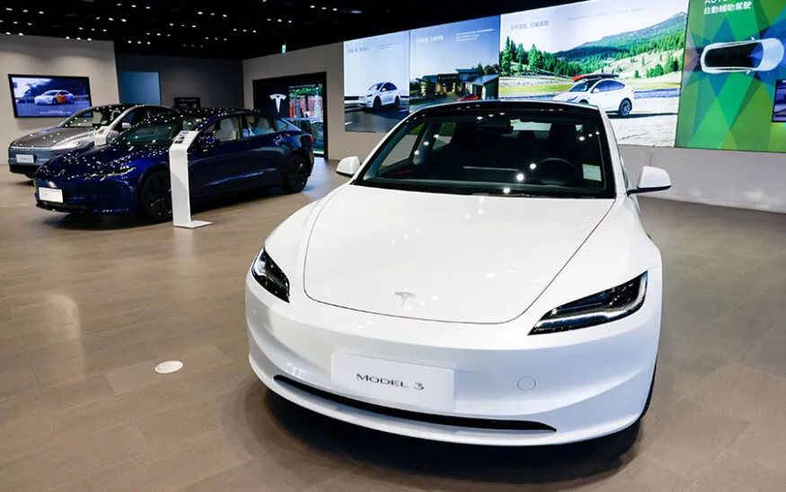 Tesla Loses EV Crown to BYD in 2025 as Global Sales Momentum Slows