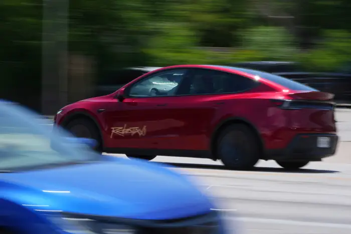 Tesla’s Robotaxi Struggles in Texas Test Runs: Safety Concerns Surface