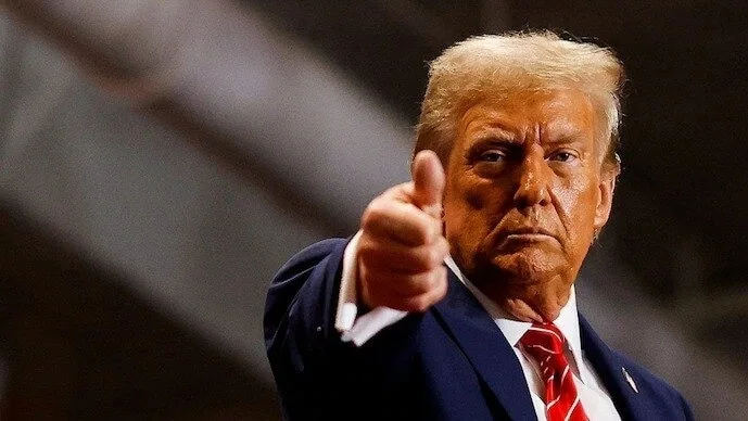 Trump Warns Chipmakers: Build in U.S. or Face 100% Tariff